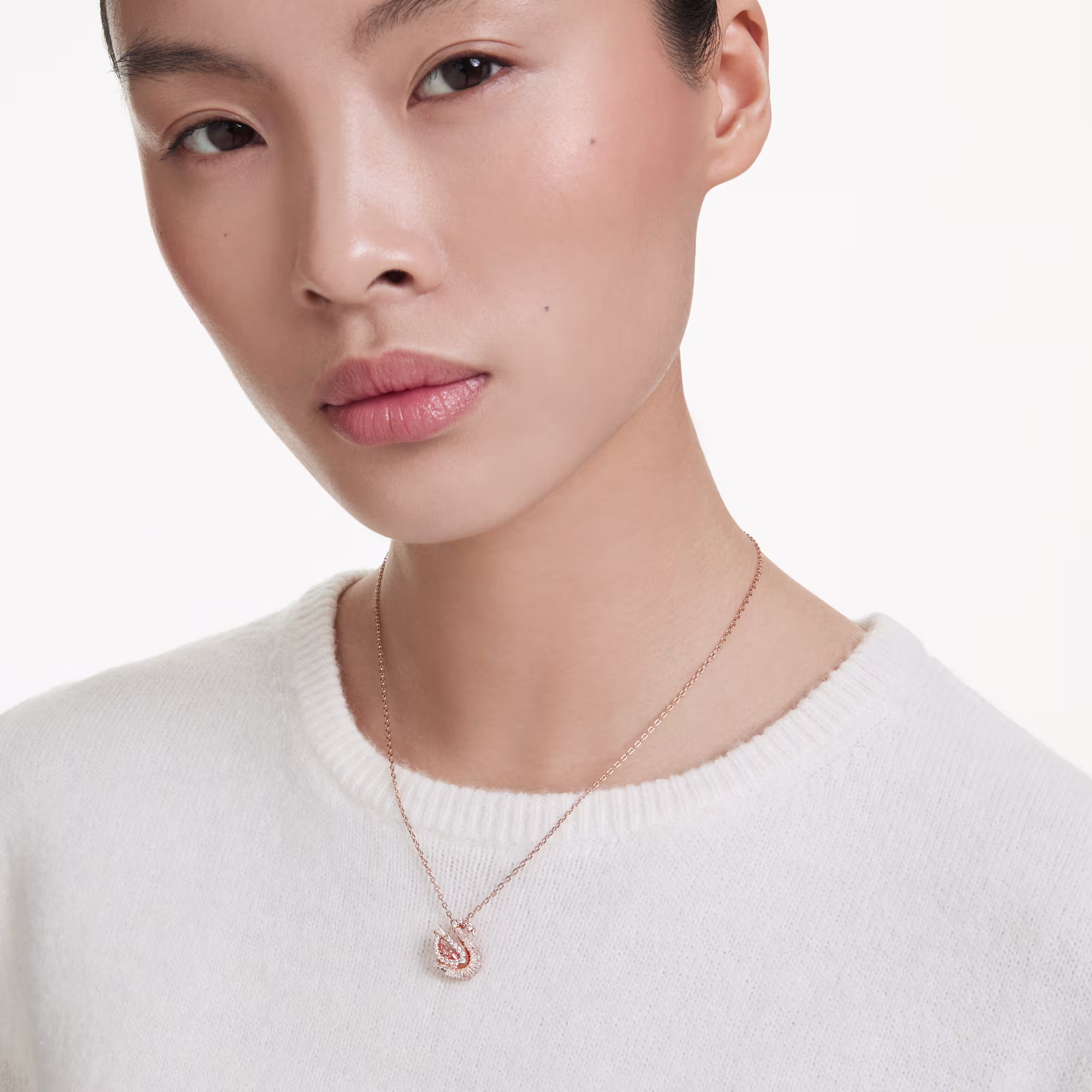 Swan pendant